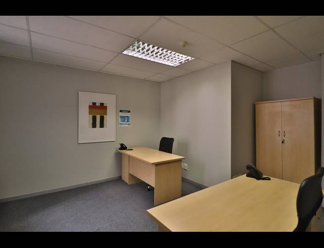 23M² SERVICED OFFICE TO LET IN FOURWAYS
